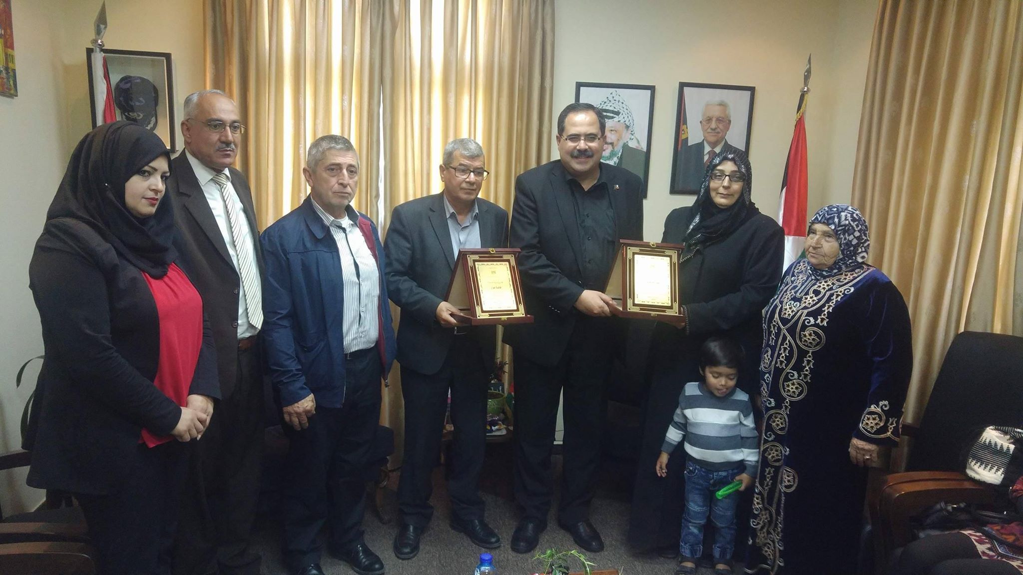 "التربية" و"شؤون الأسرى" تكرمان المحررة الجربوني والأسيرة جرار
